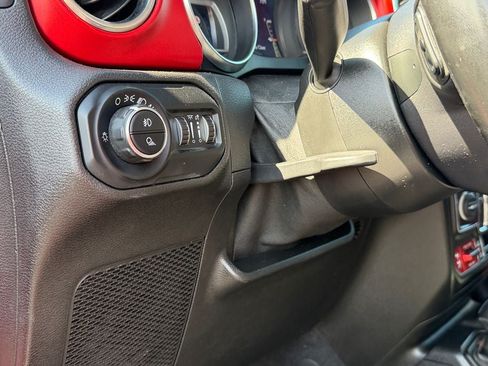 Used 2021 Jeep Gladiator Rubicon w/ Uconnect 4C Nav & Sound Group AWD/4WD image 19