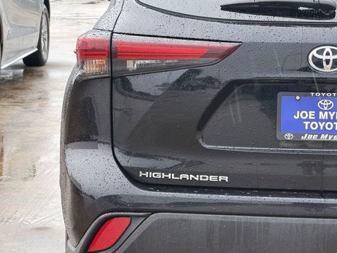 Used 2024 Toyota Highlander LE FWD image 10