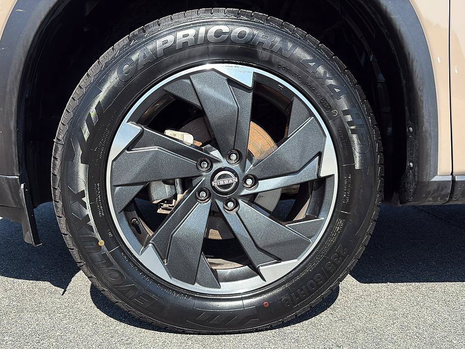 Certified 2025 Nissan Rogue SV FWD image 9