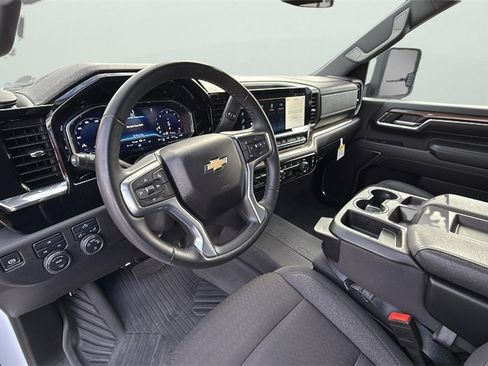 Used 2024 Chevrolet Silverado 2500 LT image 18