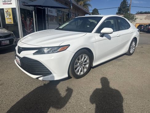 Used 2018 Toyota Camry LE image 1