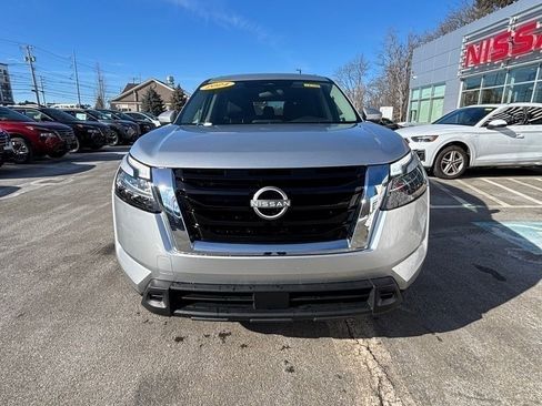 Used 2024 Nissan Pathfinder SV image 8