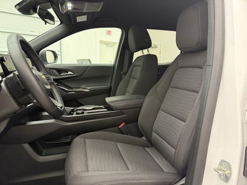 Used 2026 Chevrolet Equinox LT AWD/4WD image 12