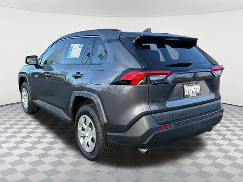 Used 2021 Toyota RAV4 LE image 7
