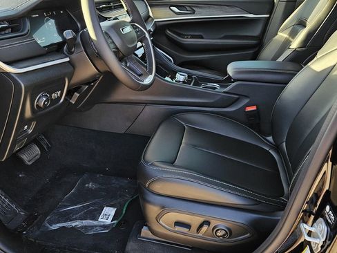 New 2026 Jeep Grand Cherokee Limited RWD image 16