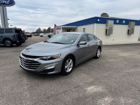 Used 2024 Chevrolet Malibu LT image 2