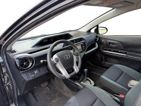 Used 2016 Toyota Prius C Two image 9