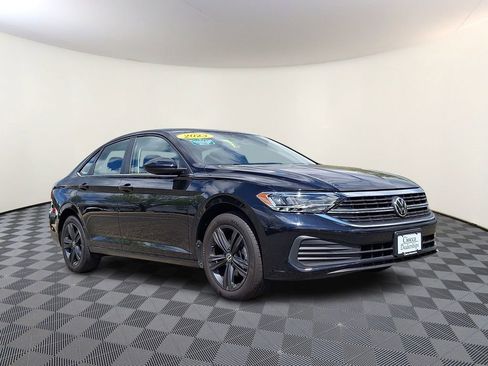 Used 2023 Volkswagen Jetta SE w/ Black Wheel Package image 1