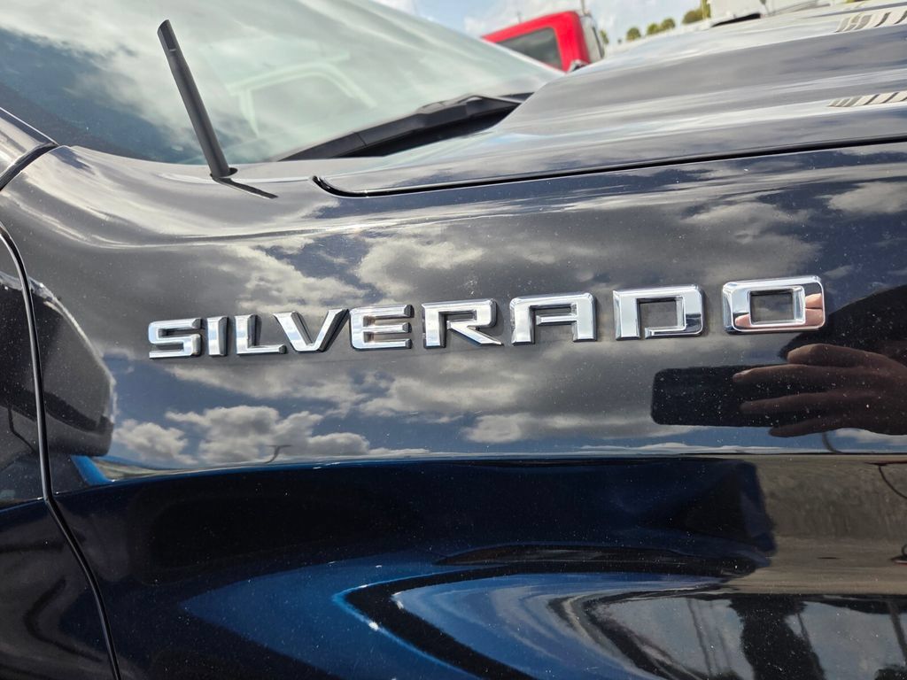 Used 2022 Chevrolet Silverado 1500 LT AWD/4WD image 6