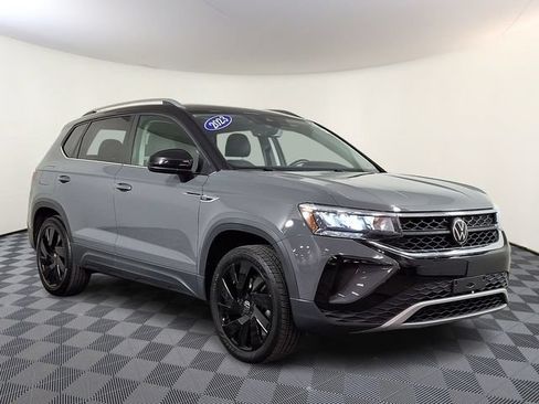 Used 2023 Volkswagen Taos SE w/ Panoramic Sunroof Package AWD/4WD image 1