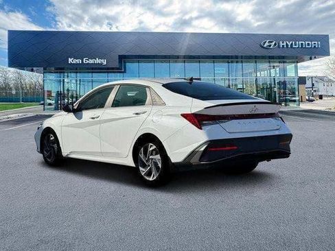 New 2025 Hyundai Elantra SEL FWD image 5