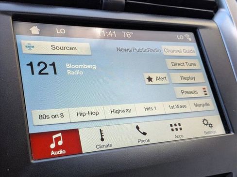 Used 2017 Ford Fusion SE w/ Fusion SE Technology Package image 7