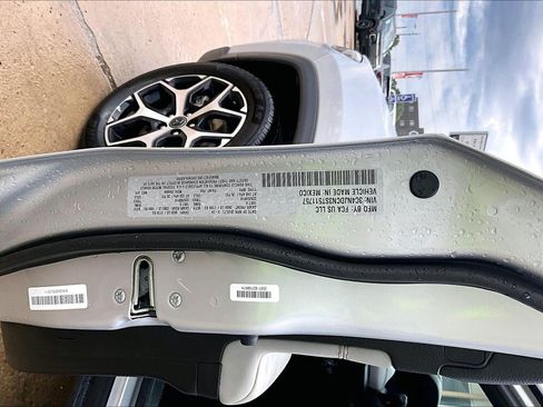 Used 2025 Jeep Compass Limited AWD/4WD image 4