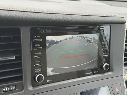 Used 2019 Toyota Sienna XLE w/ XLE Navigation Package FWD image 25
