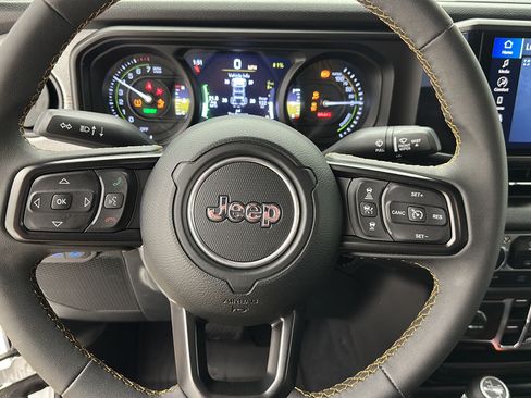 Used 2024 Jeep Wrangler Unlimited AWD/4WD image 16
