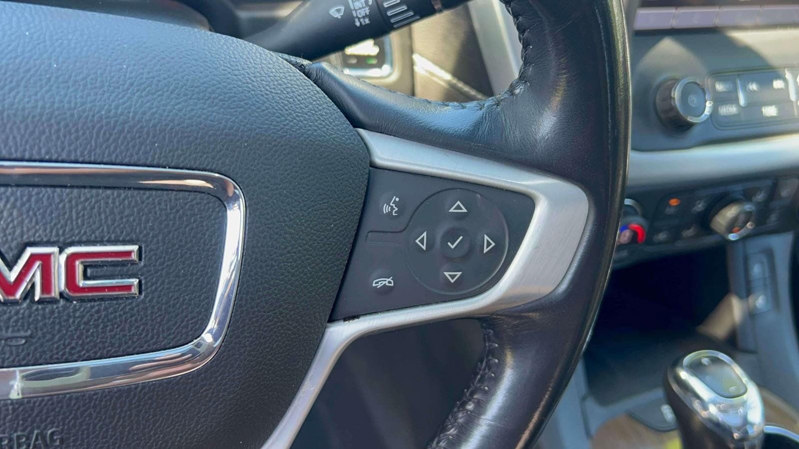 Used 2019 GMC Acadia SLE w/ Driver Alert Package I AWD/4WD image 18