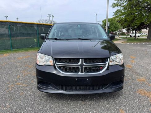 Used 2015 Dodge Grand Caravan American Value Package w/ UConnect Hands-Free Group FWD image 2