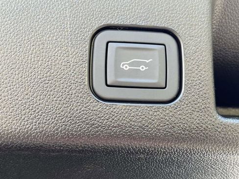 New 2025 Chevrolet Equinox EV LT image 16