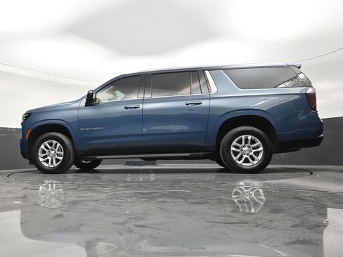 Used 2025 Chevrolet Suburban LS RWD image 23