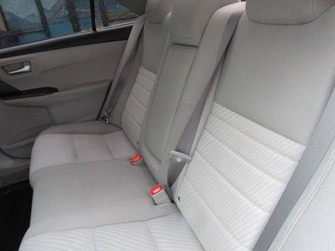 Used 2017 Toyota Camry LE FWD image 19