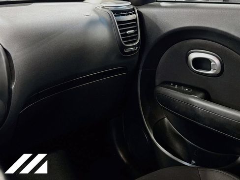 Used 2014 Kia Soul FWD image 21