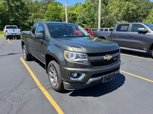Used 2018 Chevrolet Colorado Z71 AWD/4WD image 2