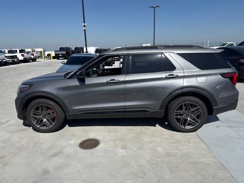 Used 2025 Ford Explorer ST-Line w/ ST-Line Street Pack AWD/4WD image 2