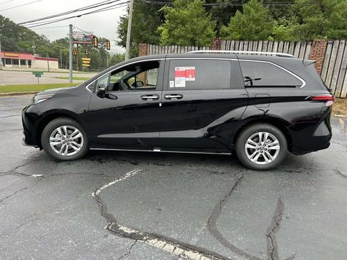 New 2026 Toyota Sienna Limited FWD image 6