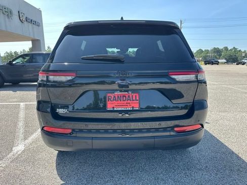 Certified 2024 Jeep Grand Cherokee Altitude AWD/4WD image 4