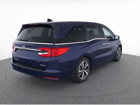 Used 2024 Honda Odyssey Touring image 3