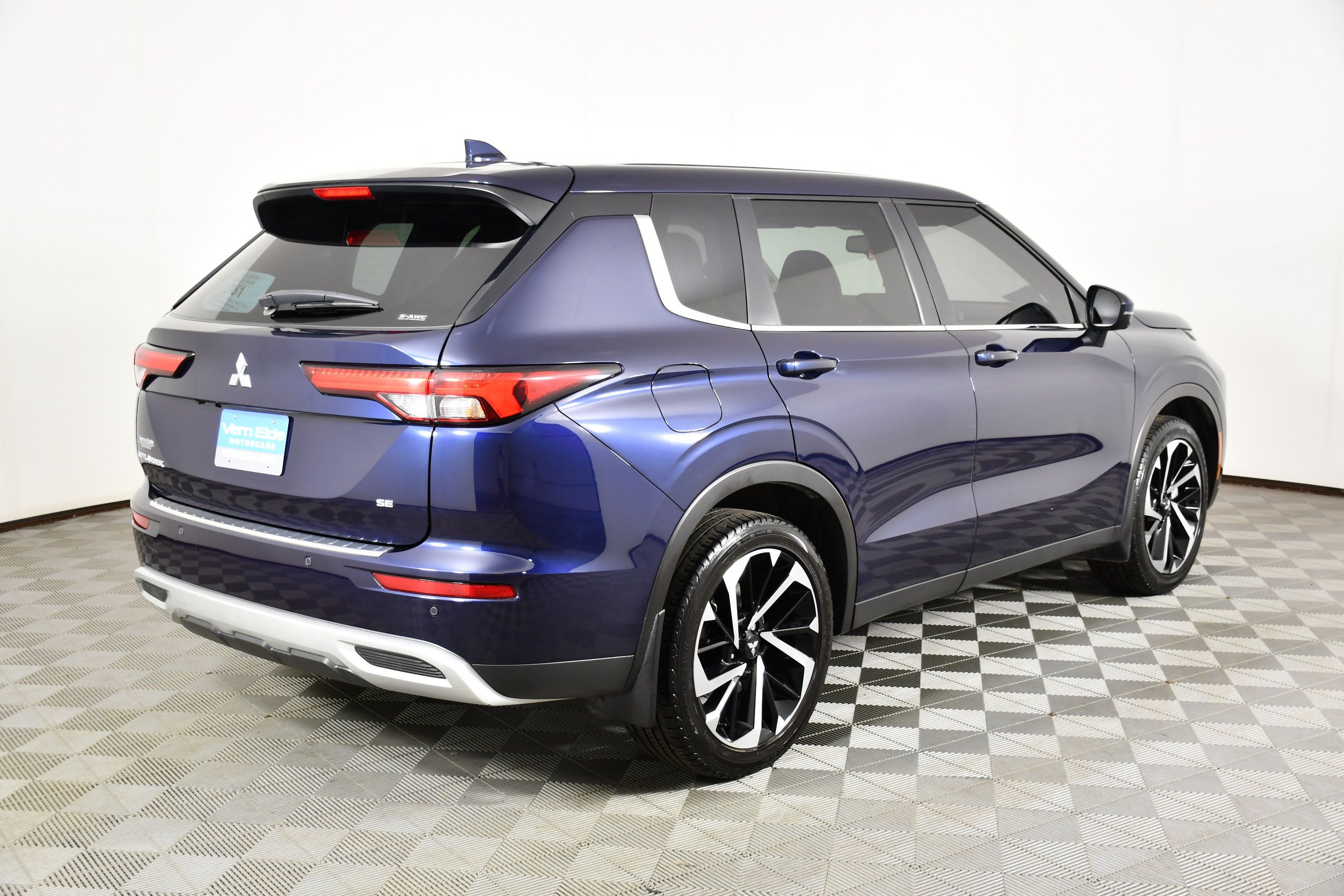 Used 2023 Mitsubishi Outlander SE AWD/4WD image 6