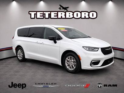 Certified 2024 Chrysler Pacifica Touring-L