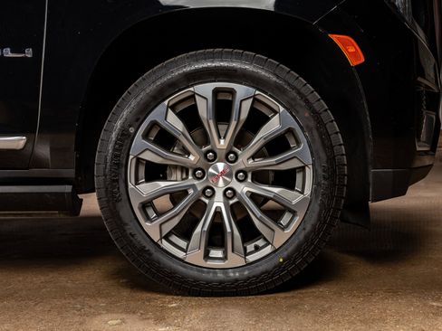 Used 2021 GMC Yukon Denali w/ Denali Premium Package image 11