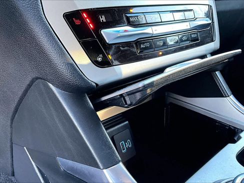 Used 2021 Ford Explorer XLT w/ Equipment Group 202A image 35