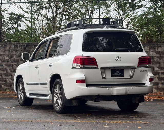 Used 2015 Lexus LX 570 4WD w/ Luxury Package image 8