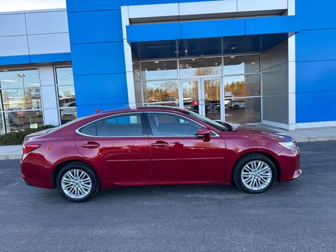 Used 2014 Lexus ES 350 w/ Luxury Package image 3