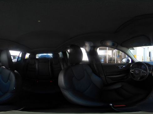 Used 2025 Volvo V60 B5 Cross Country Plus image 42