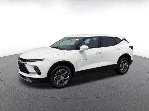 Used 2025 Chevrolet Blazer LT FWD image 7