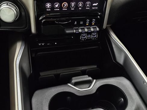 Used 2019 RAM 1500 Laramie RWD image 18