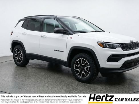 Used 2025 Jeep Compass Trailhawk image 1
