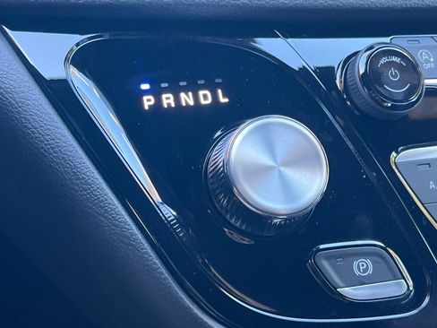 New 2027 Chrysler Pacifica Select FWD image 21