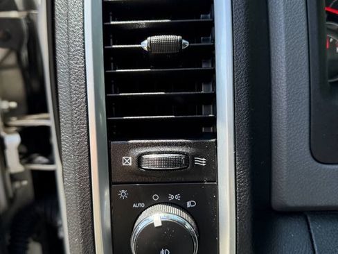 Used 2017 RAM 1500 Classic SLT w/ SLT Plus D←cor Group AWD/4WD image 16