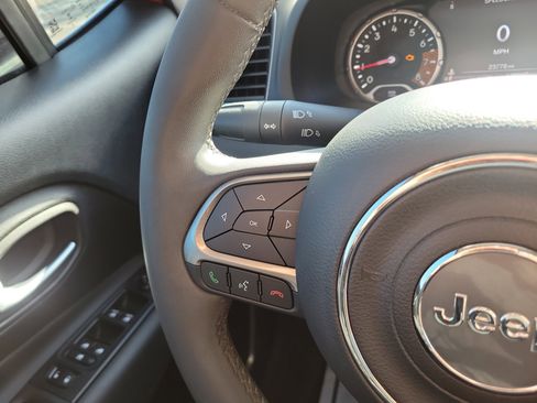 Used 2022 Jeep Renegade Latitude image 22