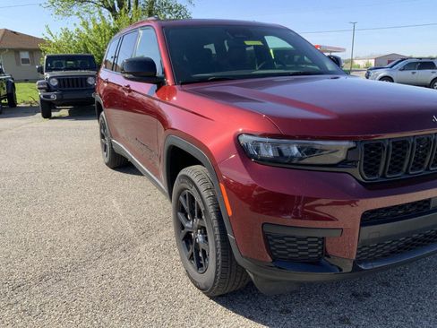 Used 2024 Jeep Grand Cherokee L Altitude AWD/4WD image 16