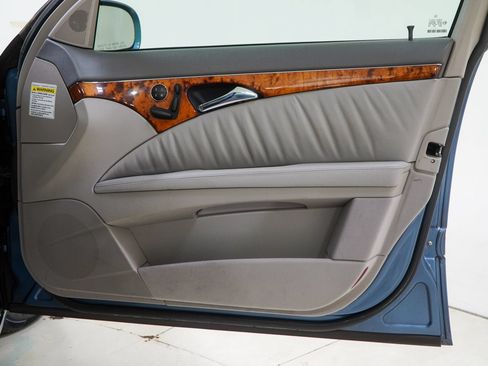 Used 2003 Mercedes-Benz E 320 Sedan image 40
