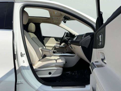 Used 2023 Mercedes-Benz GLA 250 w/ Premium Package image 46