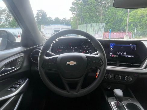 Used 2025 Chevrolet Trax LS FWD image 9