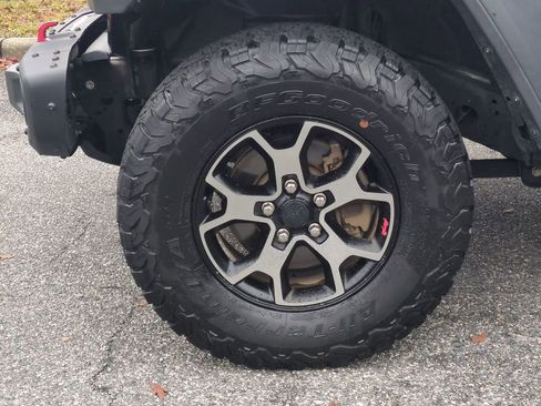 Used 2018 Jeep Wrangler Unlimited Rubicon w/ Dual Top Group image 11