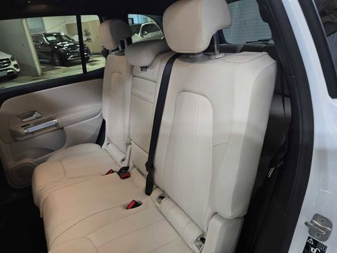 Used 2024 Mercedes-Benz GLB 250 4MATIC image 17