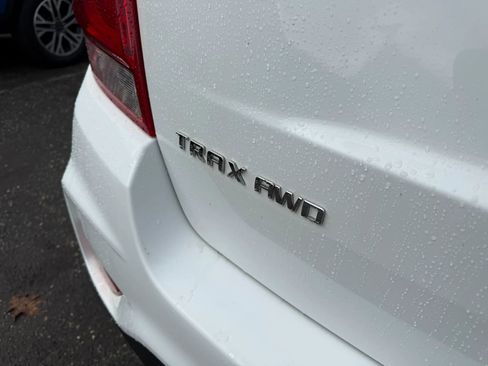 Used 2018 Chevrolet Trax LT w/ LT Convenience Package image 9